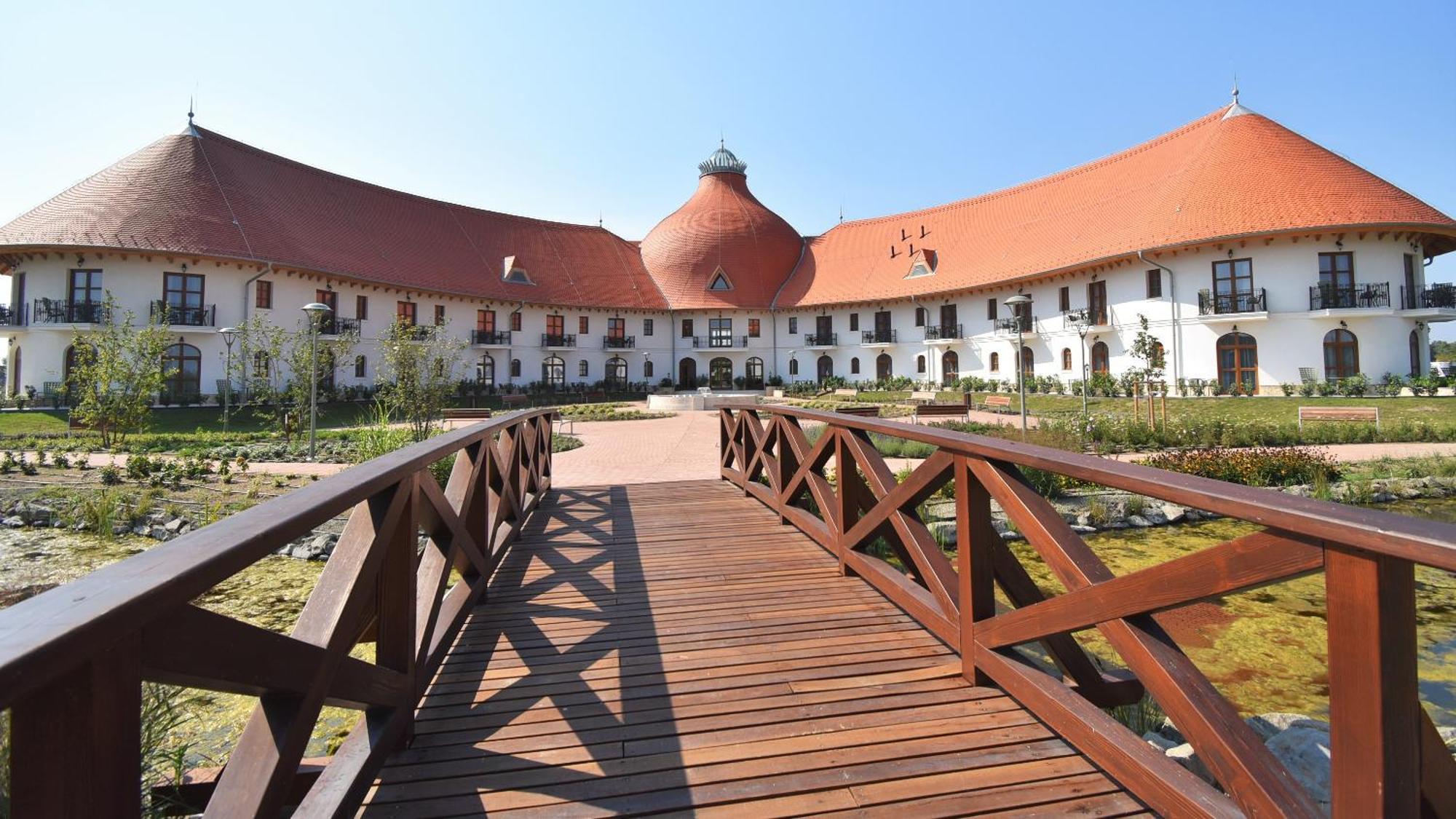 Hungarikum Hotel Lakitelek Ngoại thất bức ảnh