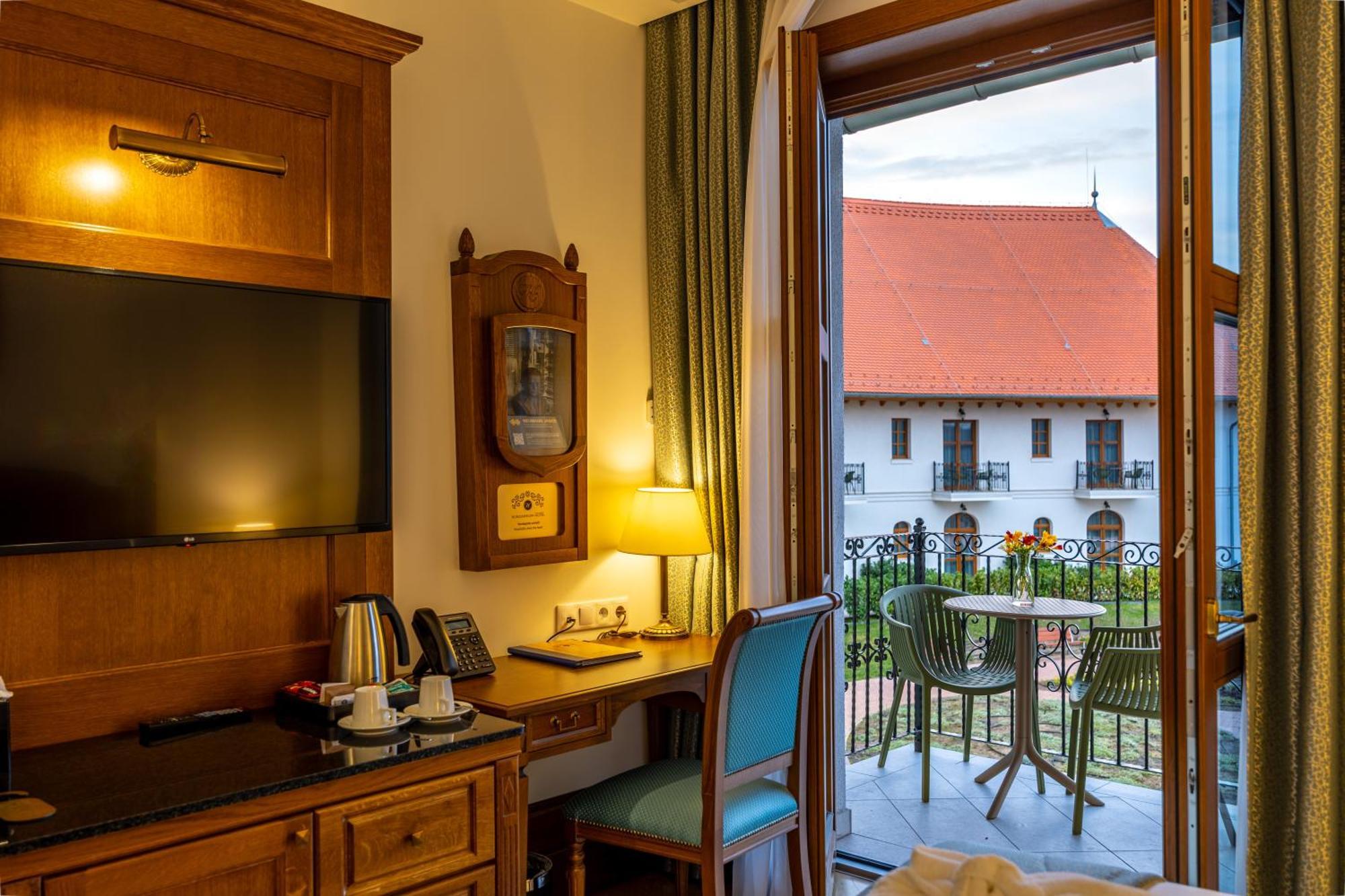 Hungarikum Hotel Lakitelek Ngoại thất bức ảnh
